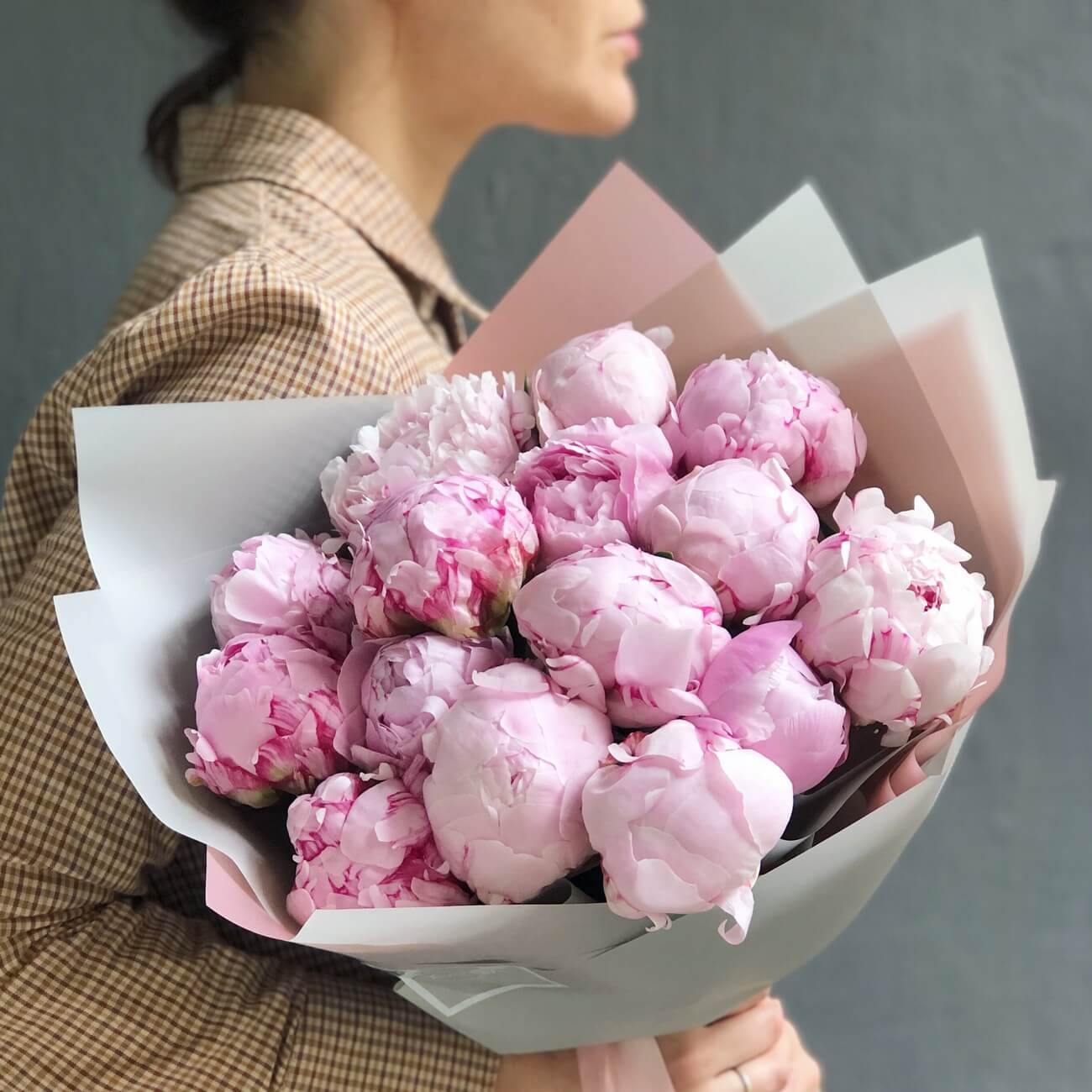 peonies delivery in genova