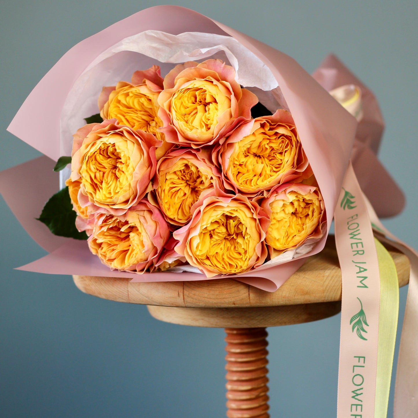 roses delivery in Genoa