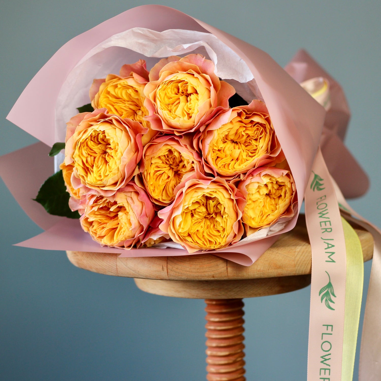 roses delivery in Genoa