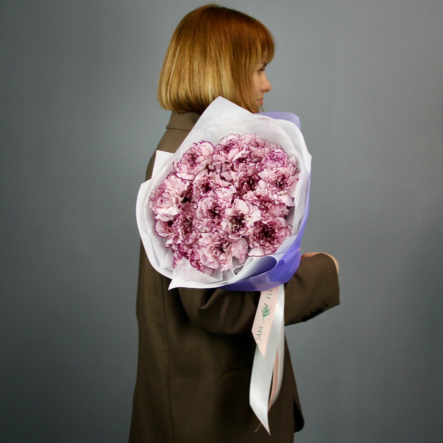 purple bouquet delivery in Genoa
