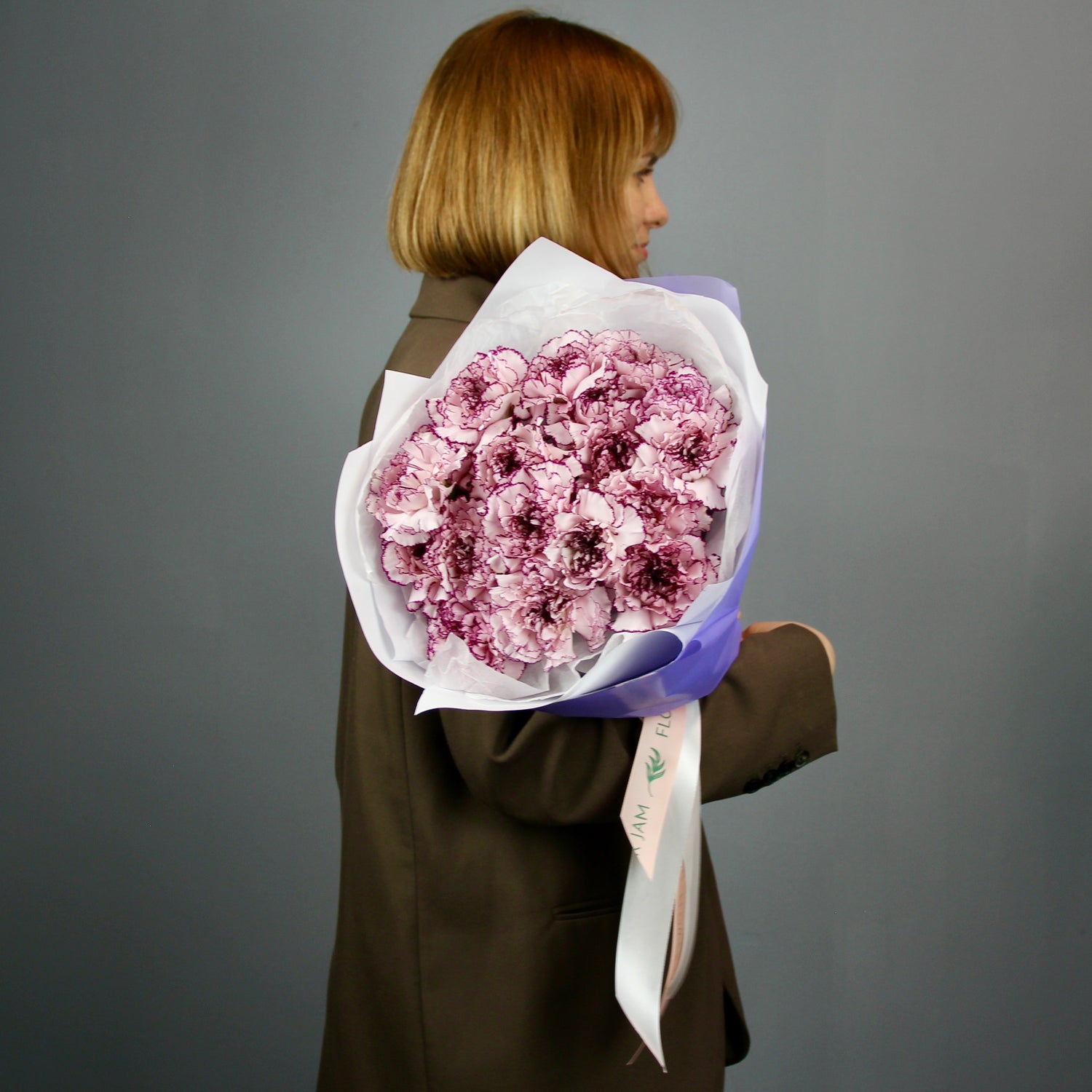 purple bouquet delivery in Genoa
