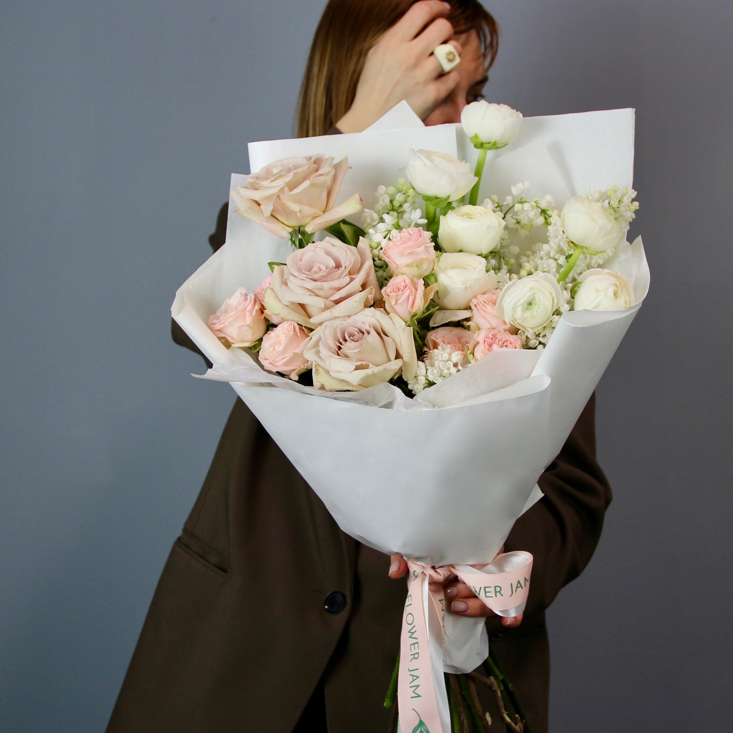 bouquet of roses delivery in Genoa