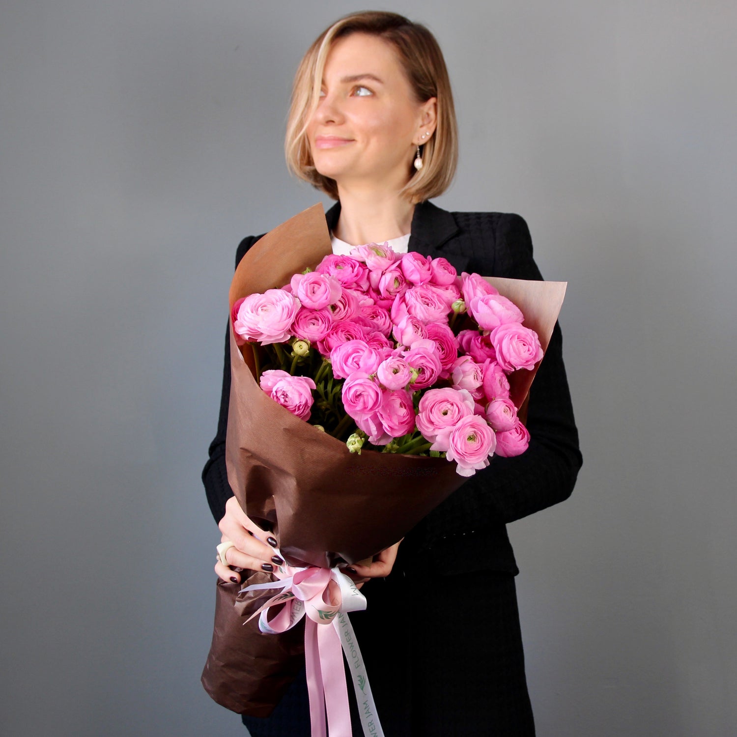 pink ranunculus in Genoa delivery