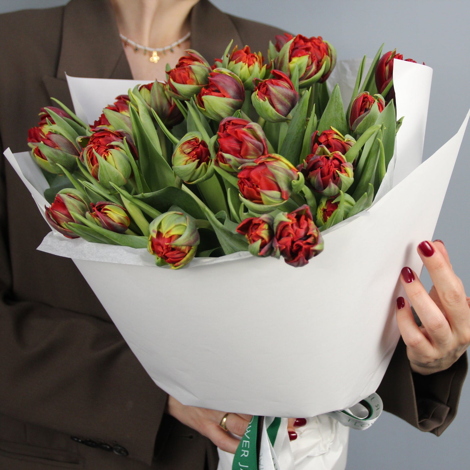 red tulips delivery in Genoa