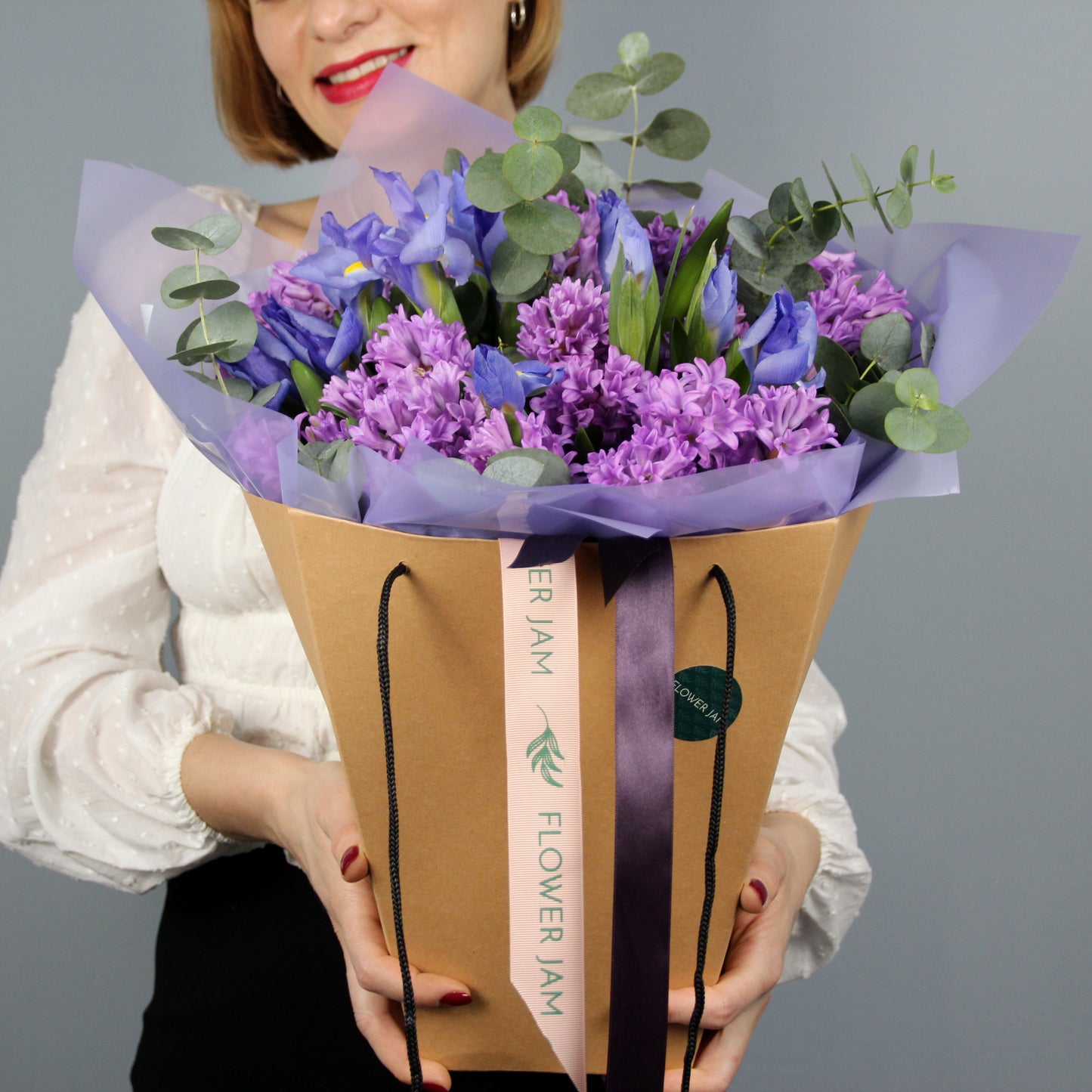 bouquet iris hyacinth delivery in genova