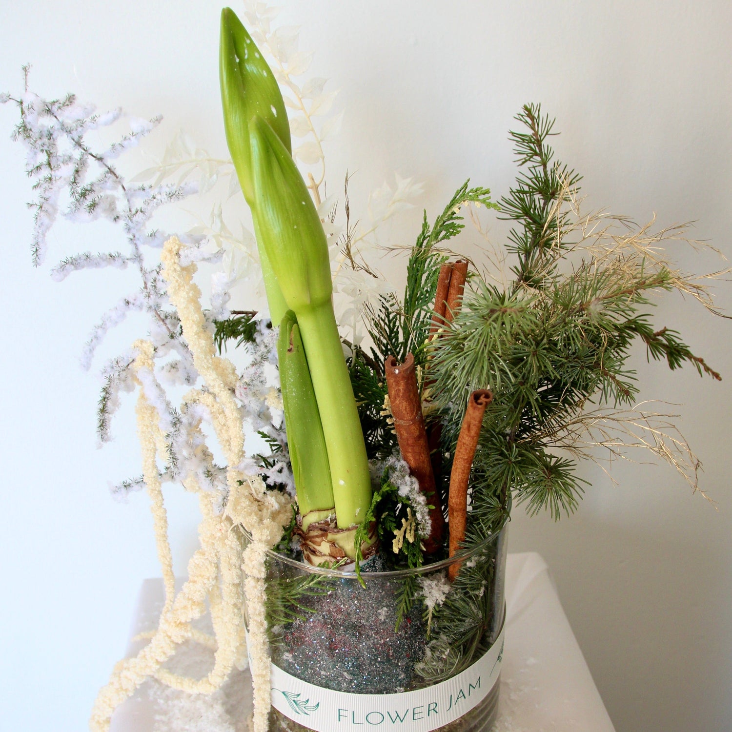 clear vase Christmas arrangement 
 product_type