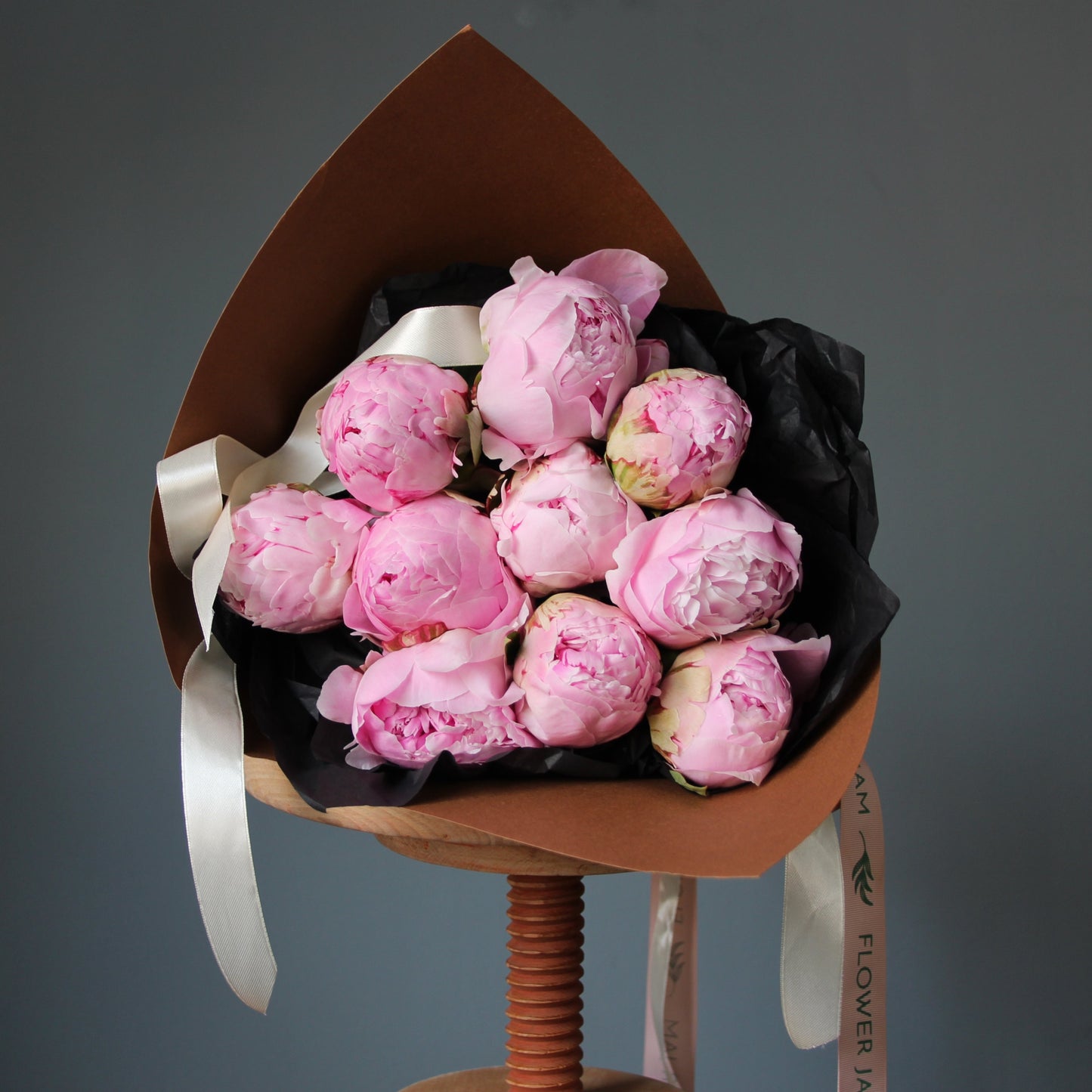 flower delivery in Genoa bouquet of Peonies
