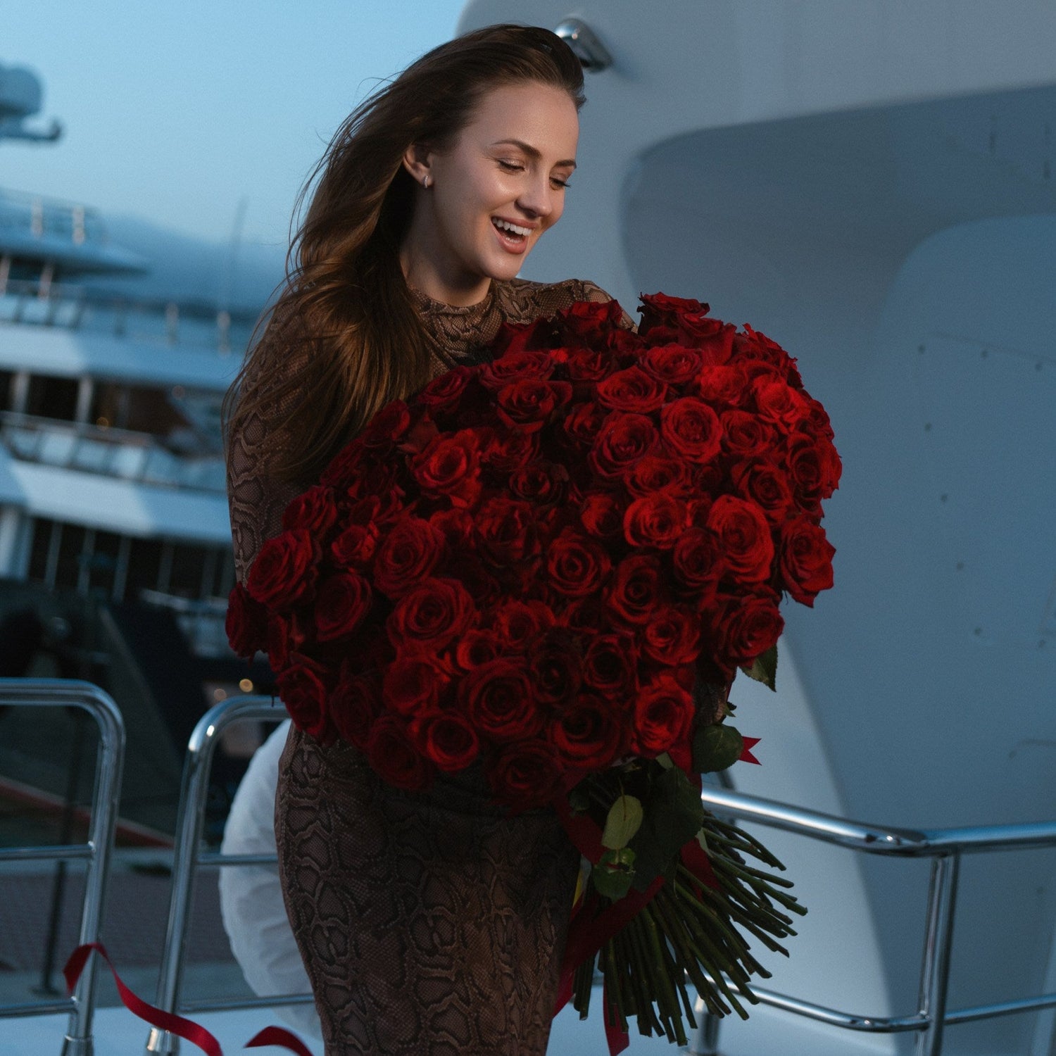 red roses delivery genova