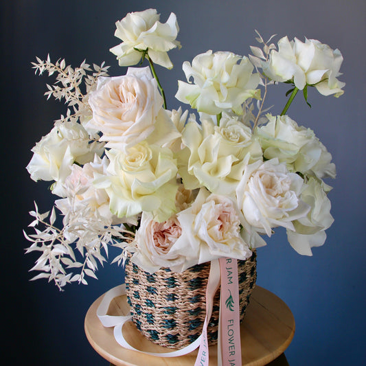 roses in the basket genova liguria FLOWERS IN A BOX