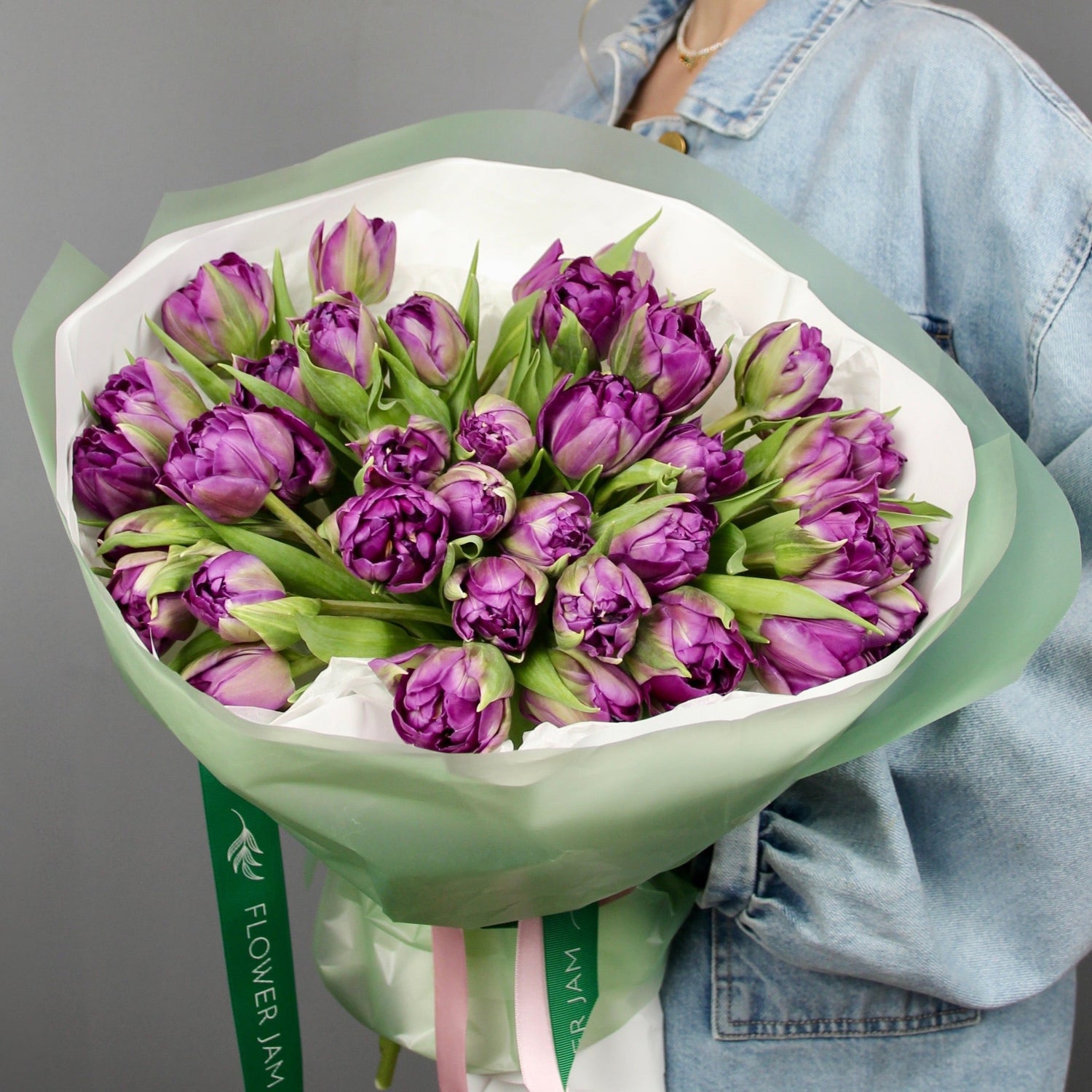 bouquet of purple tulips genova