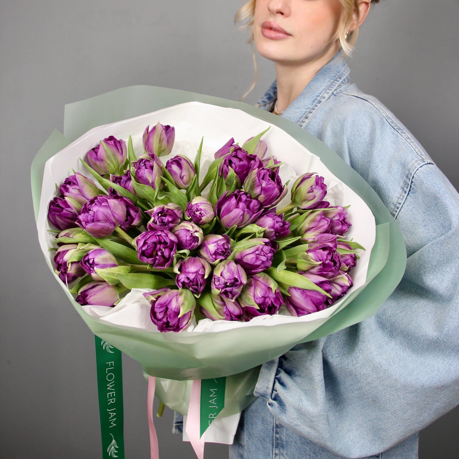 purple tulips delivery in genova