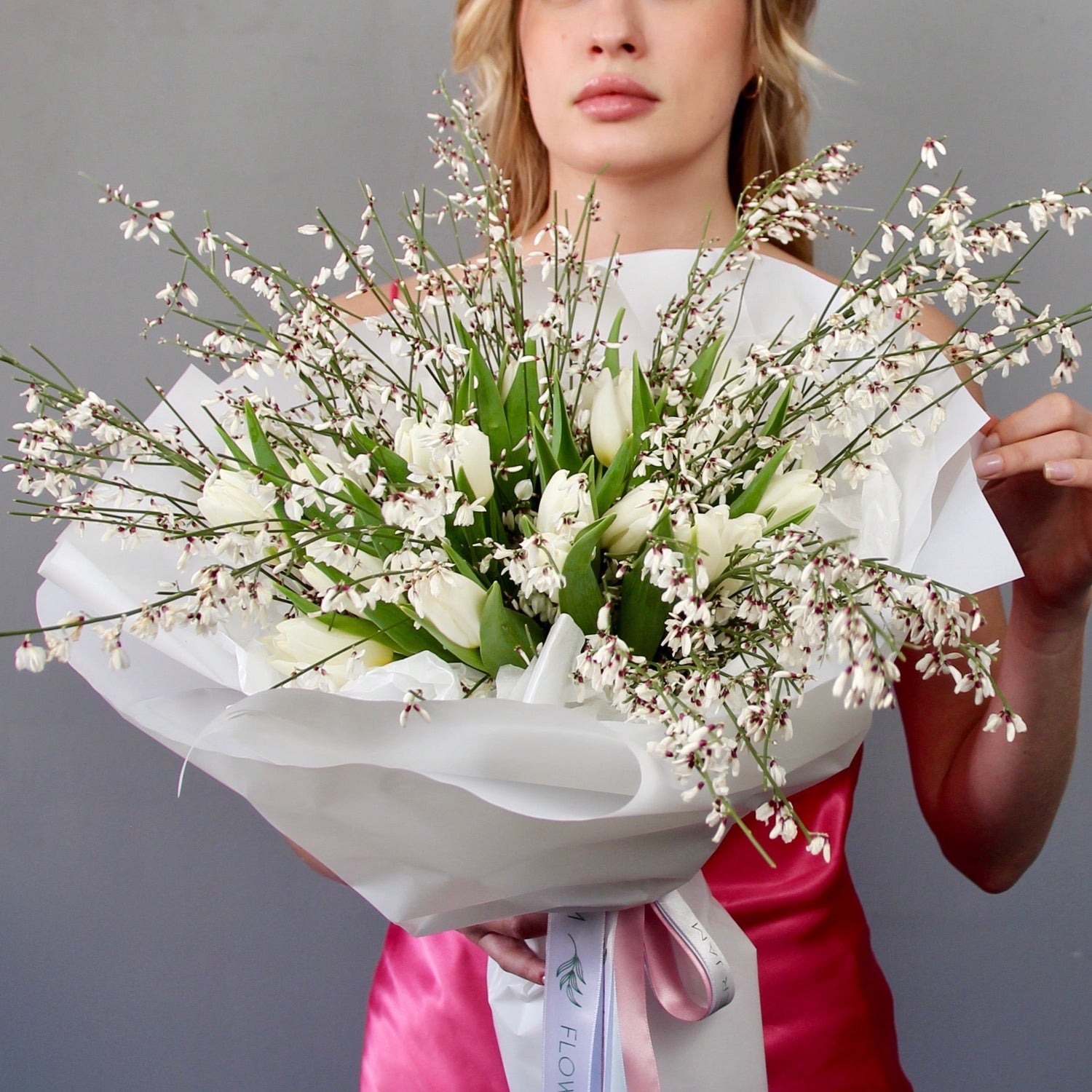 white bouquet delivery genova