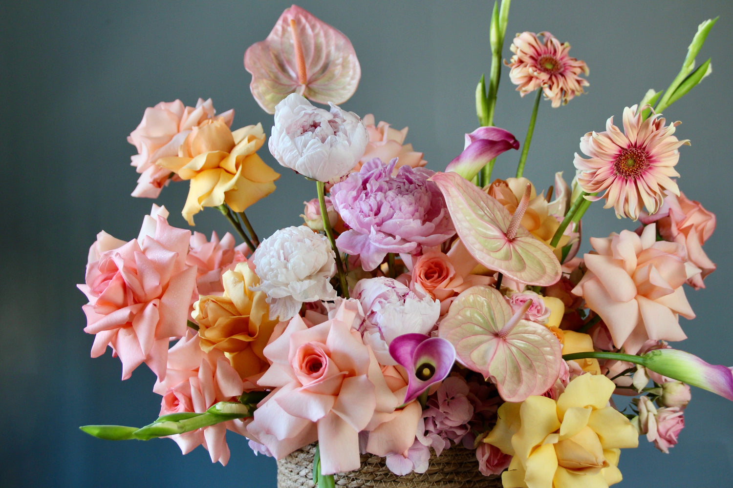 flower shop genova  Flowers in a basket