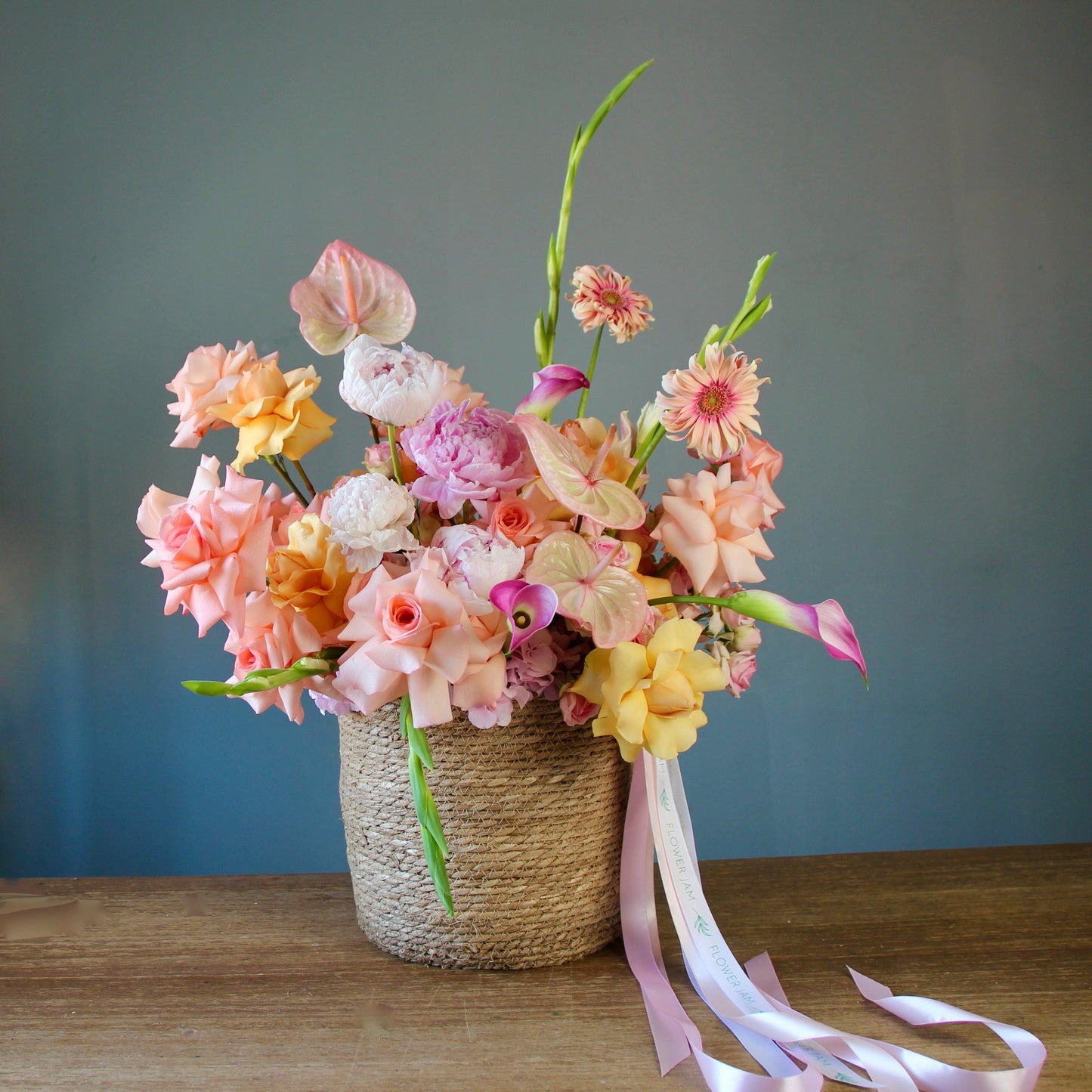 fiori consegna a genova  Flowers in a basket