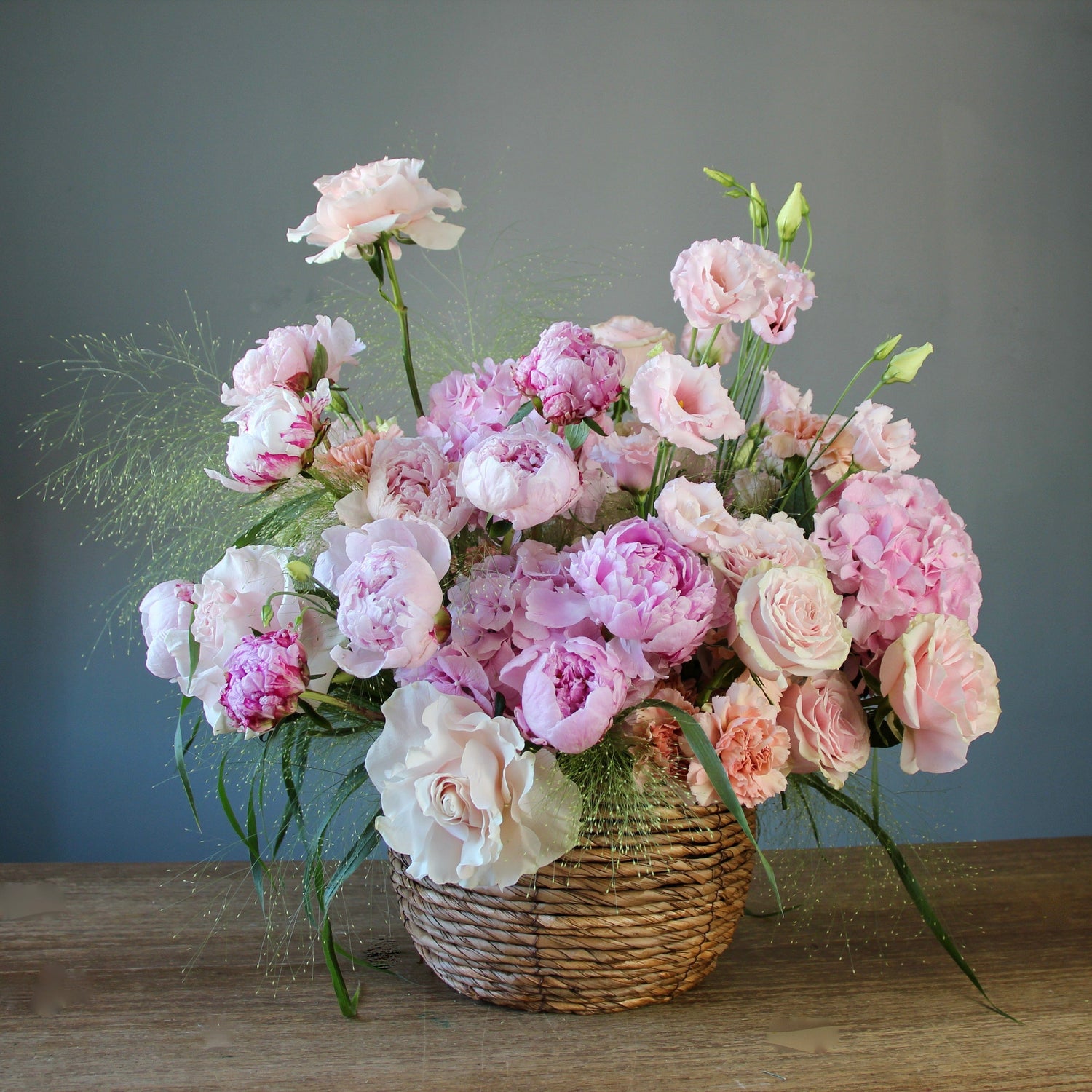 consegna fiori genova Flowers in a basket