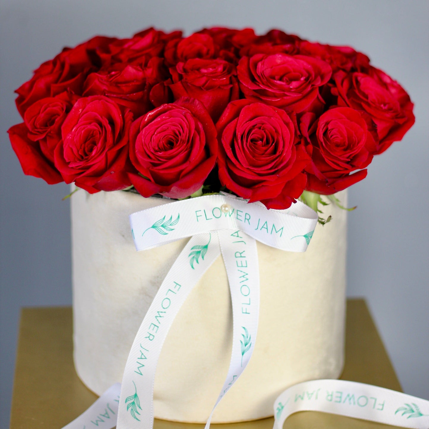 roses in a box genoa FLOWERS IN A BOX