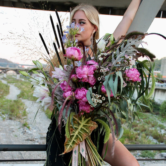 big bouquet with white an pink flowers with a lot of greenery