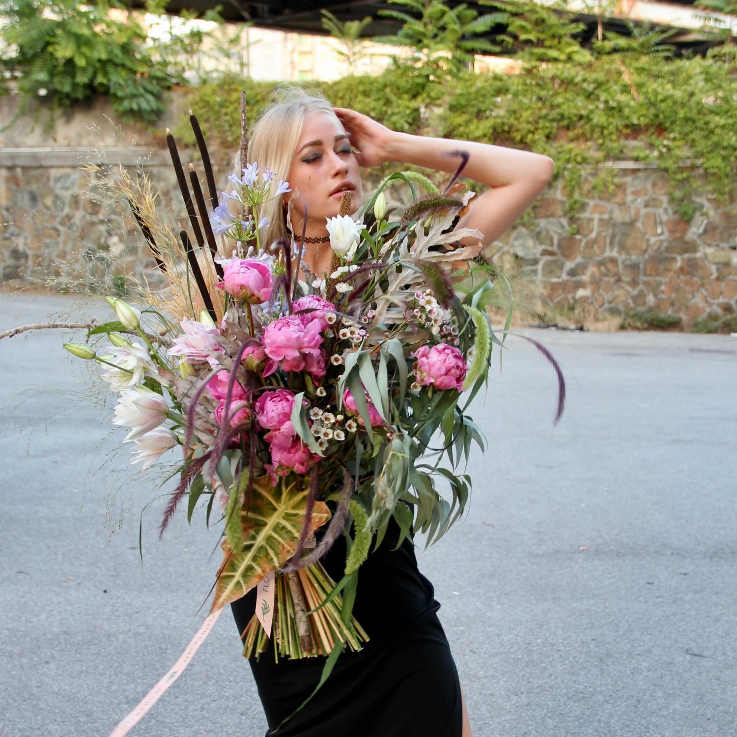 big bouquet with white an pink flowers with a lot of greenery