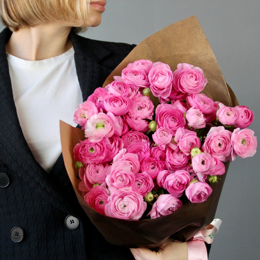 pink ranunculus bouquet in genova
