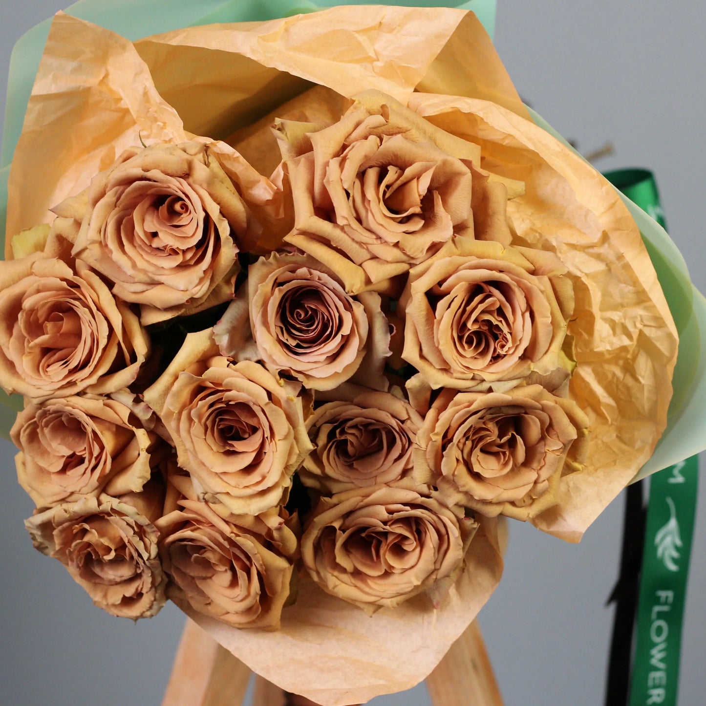 vip roses in golden and peach