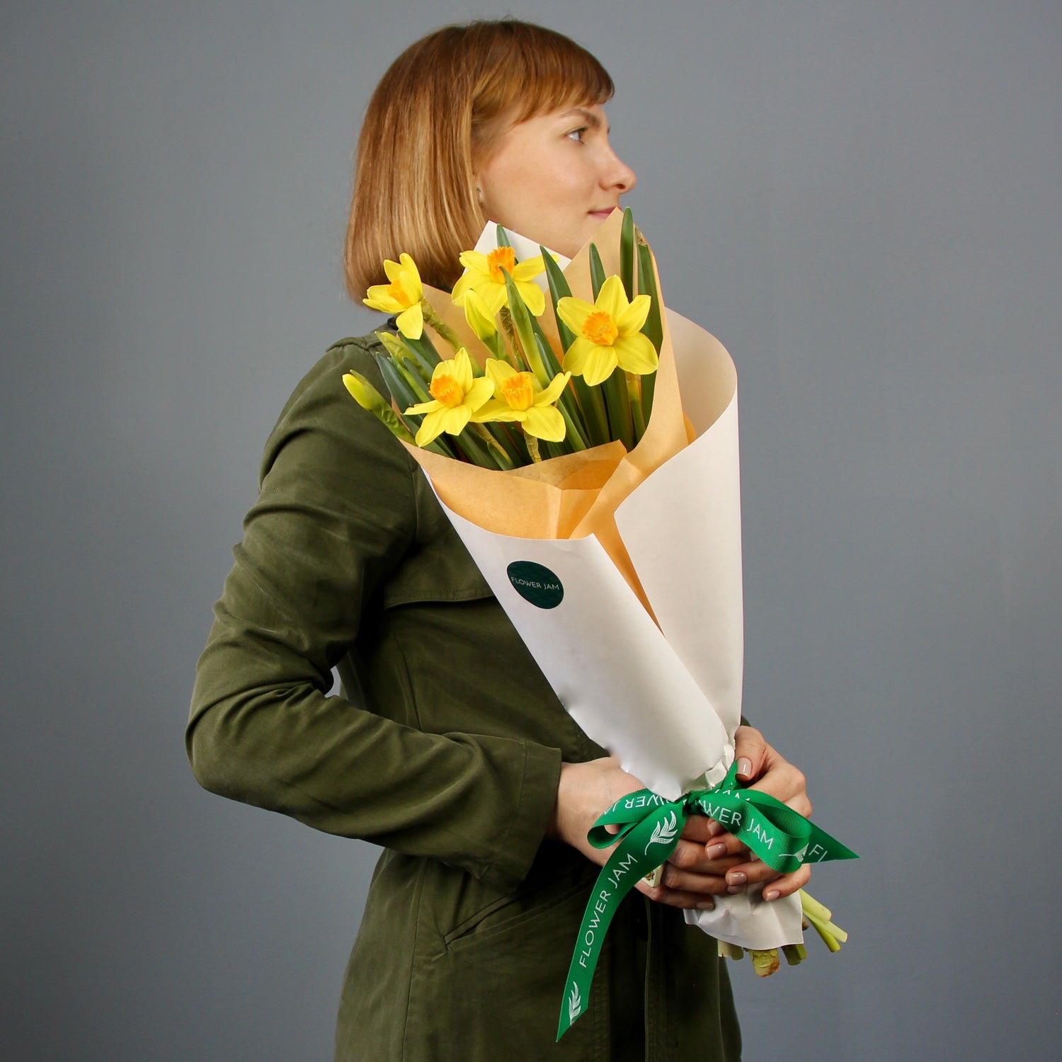 narcissus bouquet delivery in Genoa