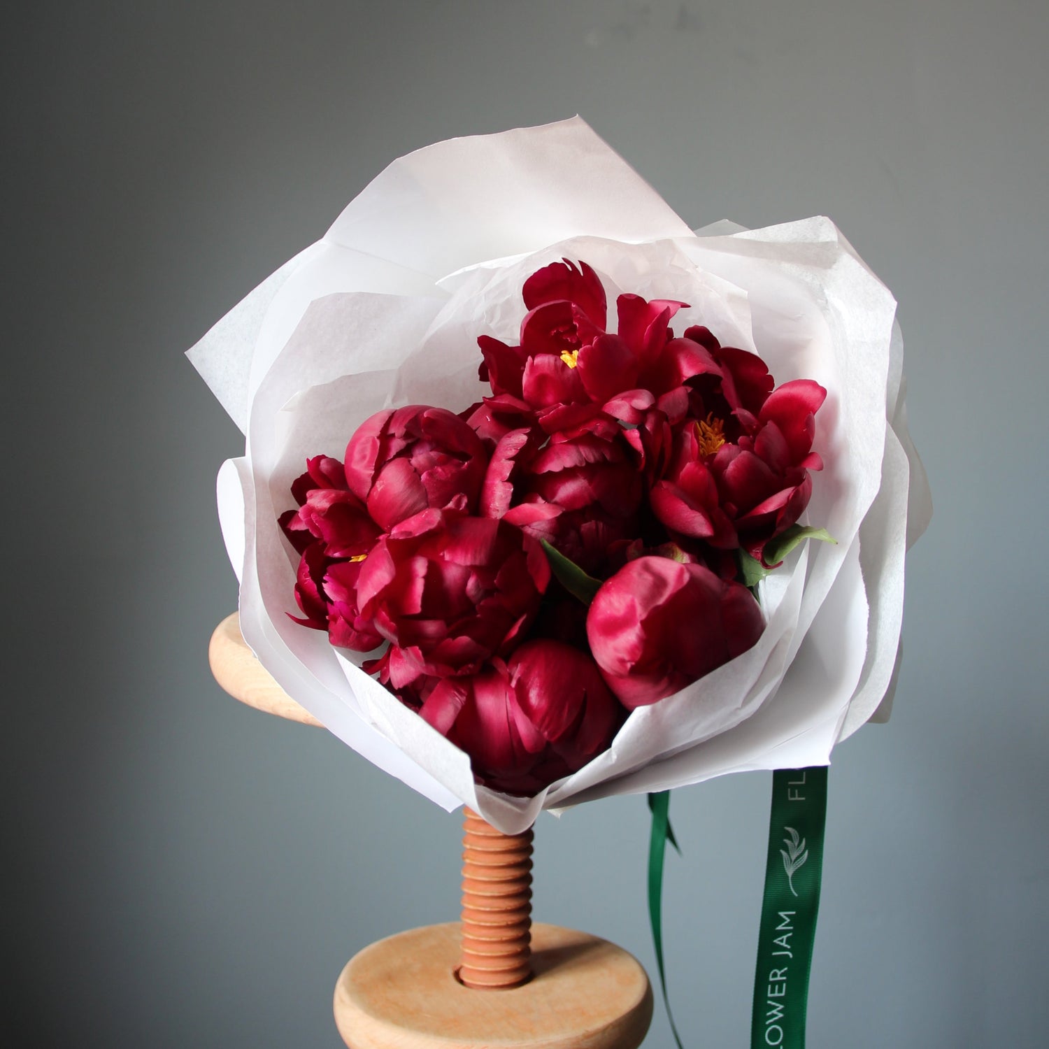 luxury flowers for the yachts delivery in Genoa portofino Peonies