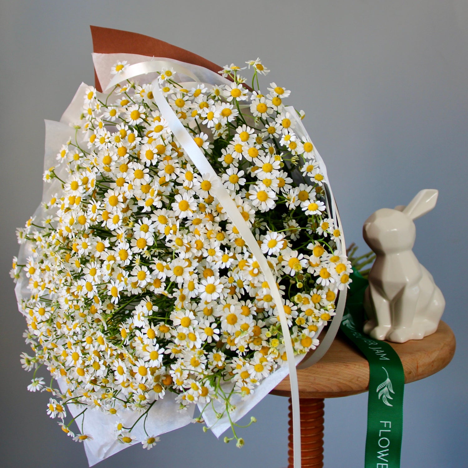 easter bouquet of flowers delivery in Genoa Camomile Bouquet
