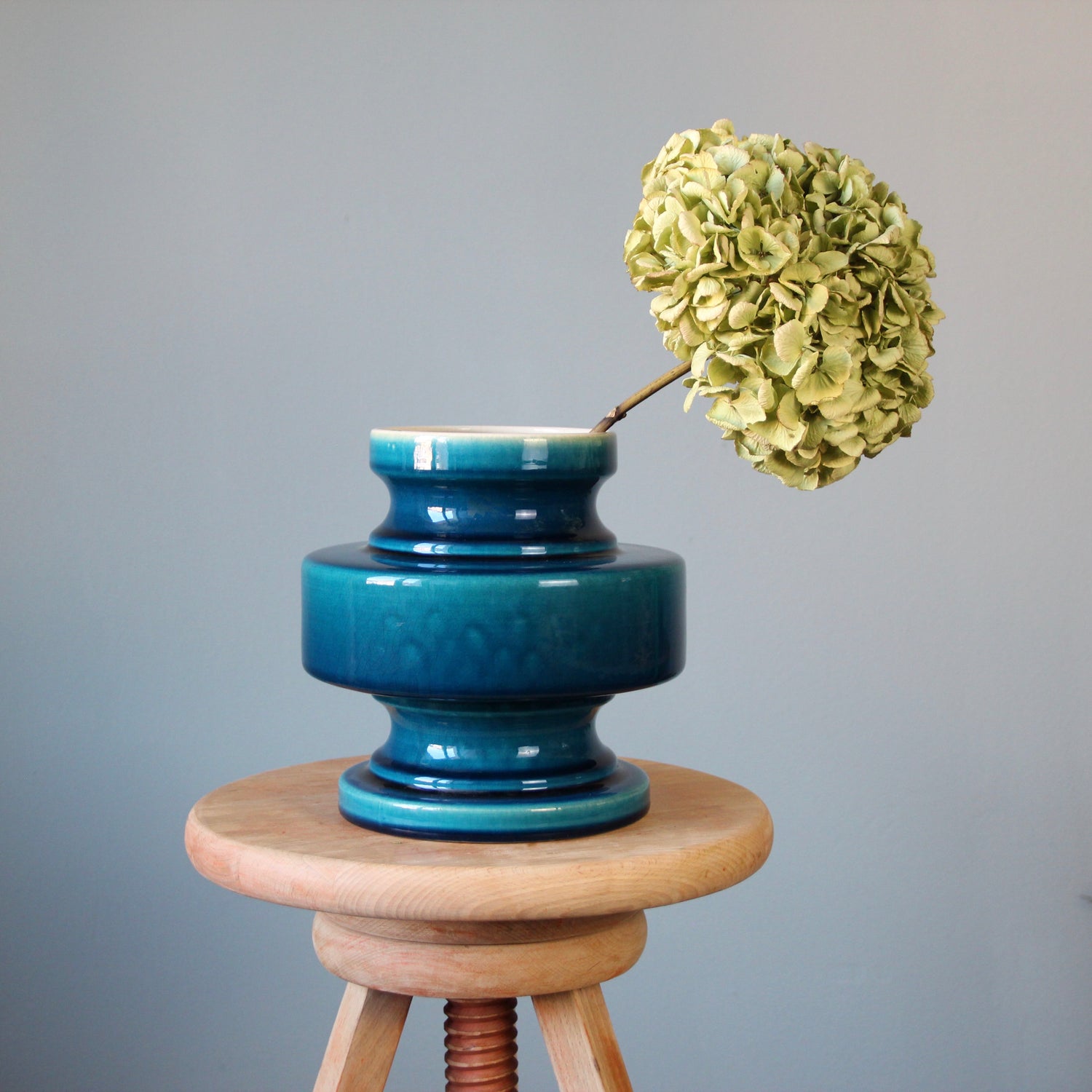 dry flowers in a vase