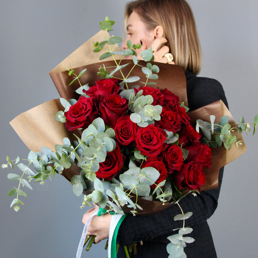 red roses in Genoa delivery French and Italian riviera