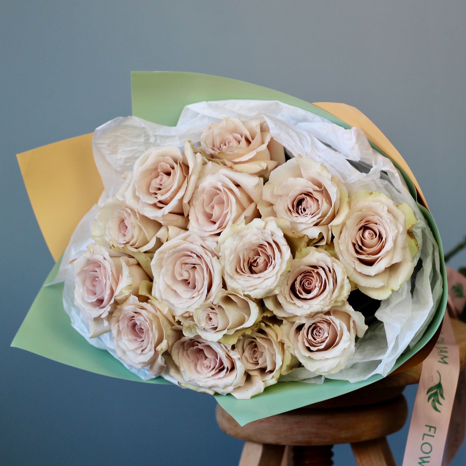 send flowers Genoa bouquet of roses