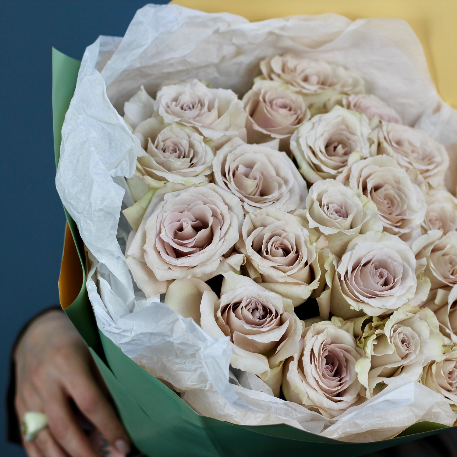 flower shop in Genoa bouquet of roses